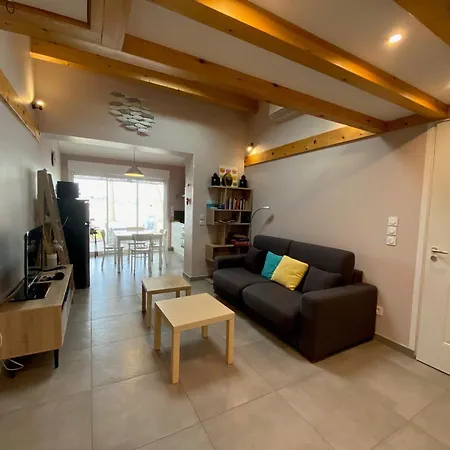 Apartment T2 Avec Terrasse Et Parking - Proche Des Thermes - Fr-1-503-147 *